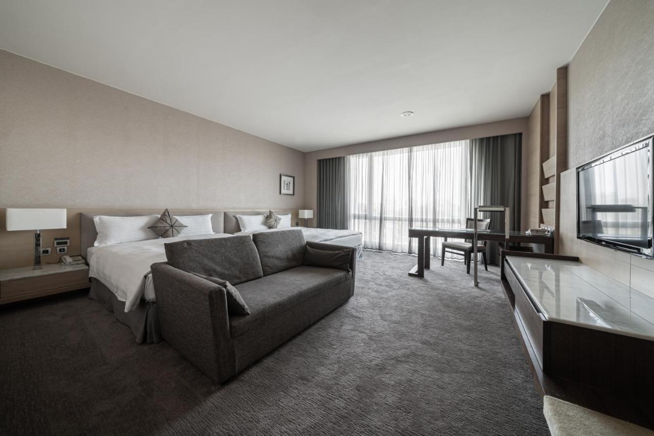 ไทปุง สูทส์ โฮเต็ล Hotel ไถหนาน ภายนอก รูปภาพ