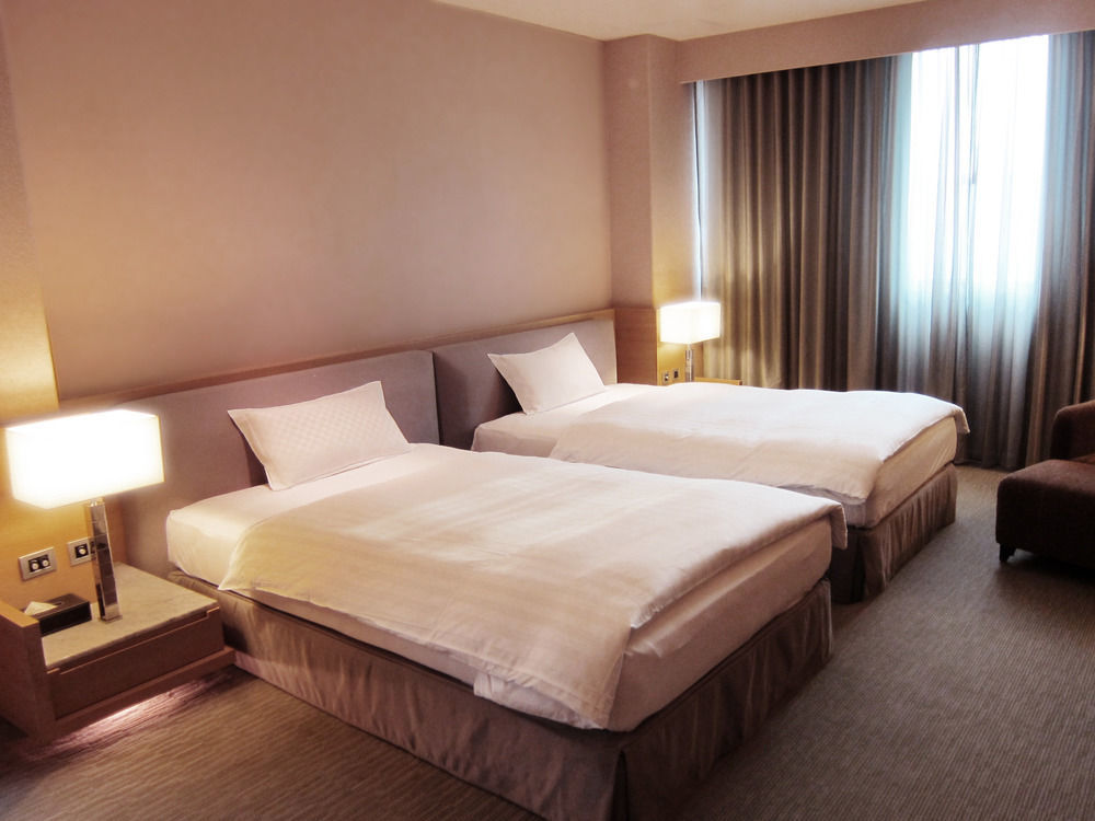 ไทปุง สูทส์ โฮเต็ล Hotel ไถหนาน ภายนอก รูปภาพ